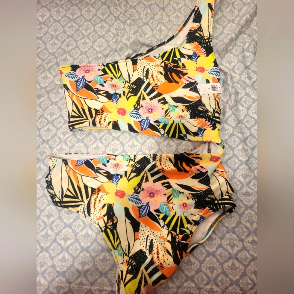 Old navy swimsuit size XL